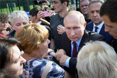 Путин потребовал от Сбербанка реструктурировать долги пострадавших от наводнения