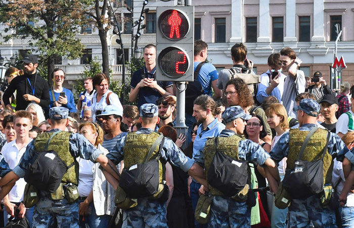 Путин отметил пользу от "встряхивающих власть" протестов Путин отметил пользу от "встряхивающих власть" протестов