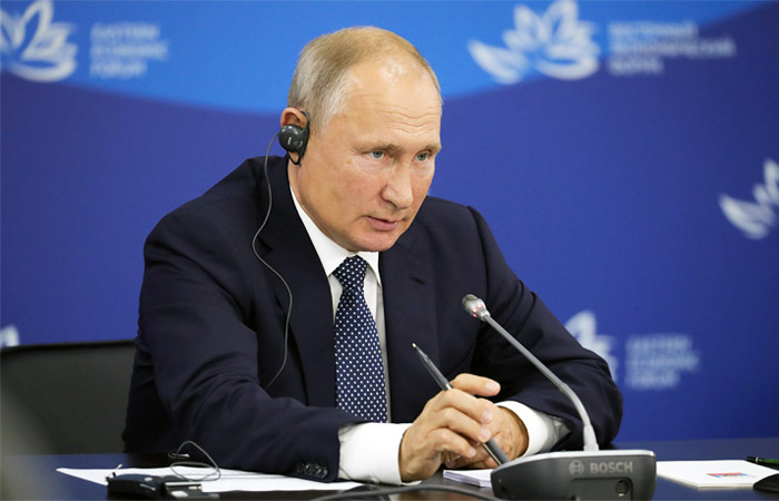 Путин заявил об открытости для инвестиций космодрома Восточный, "Звезды" и "Сухого" Путин заявил об открытости для инвестиций космодрома Восточный, "Звезды" и "Сухого"