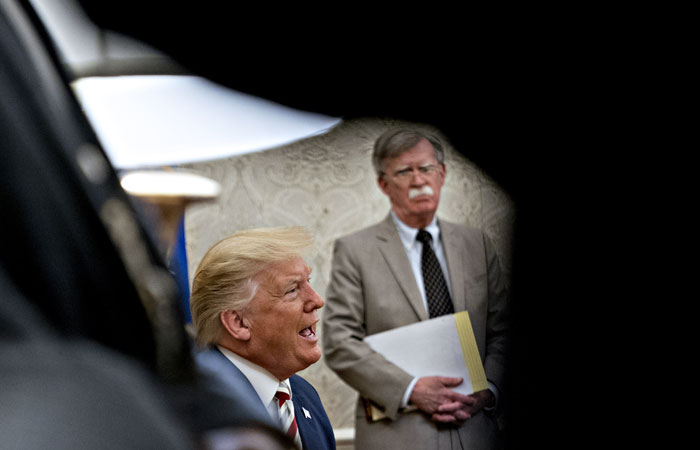 Трамп уволил Болтона с поста советника по нацбезопасности Трамп уволил Болтона с поста советника по нацбезопасности