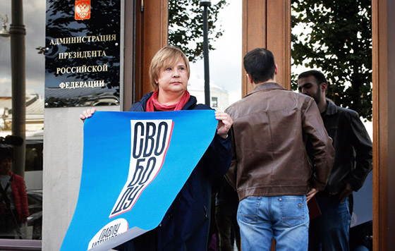 Пикеты в поддержку актера Павла Устинова