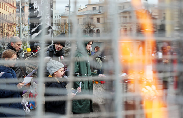 Акция "Возвращение имен" началась у Соловецкого камня в Москве Акция "Возвращение имен" началась у Соловецкого камня в Москве