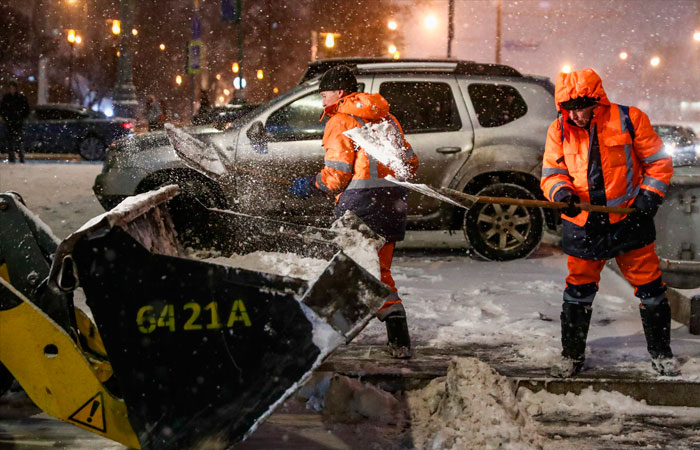 Пробки в Москве в метель достигли 9 баллов Пробки в Москве в метель достигли 9 баллов