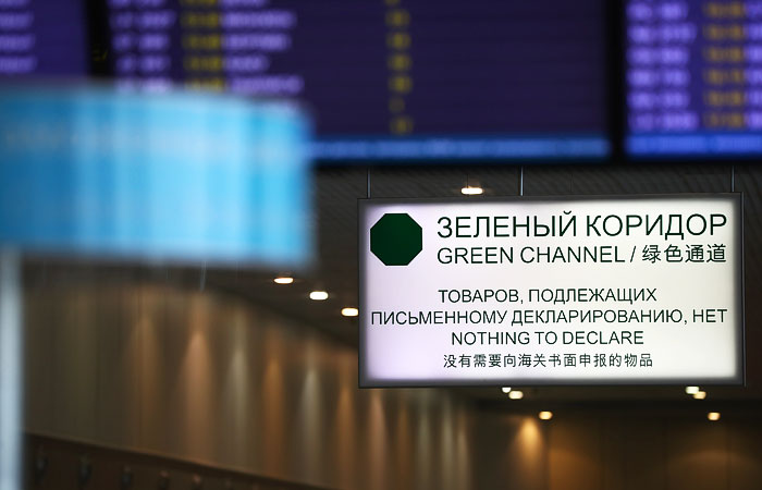 Арестованный генерал ФТС помог жене посла РФ в Кении ввезти более $50 тысяч Арестованный генерал ФТС помог жене посла РФ в Кении ввезти более $50 тысяч
