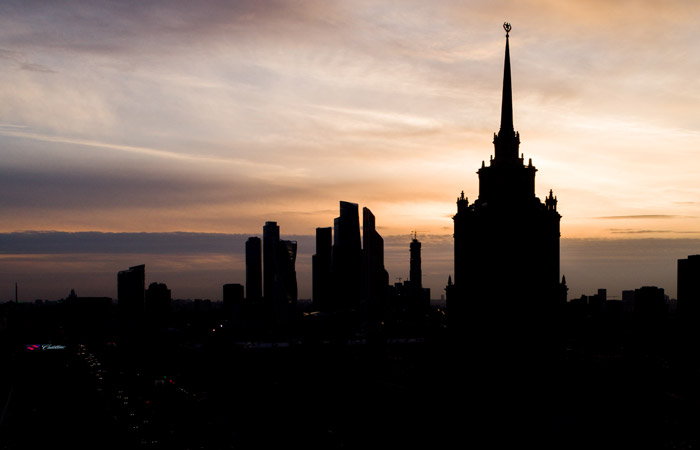 В среду в Москве "заминировали" около ста школ и гостиницу "Украина" В среду в Москве "заминировали" около ста школ и гостиницу "Украина"