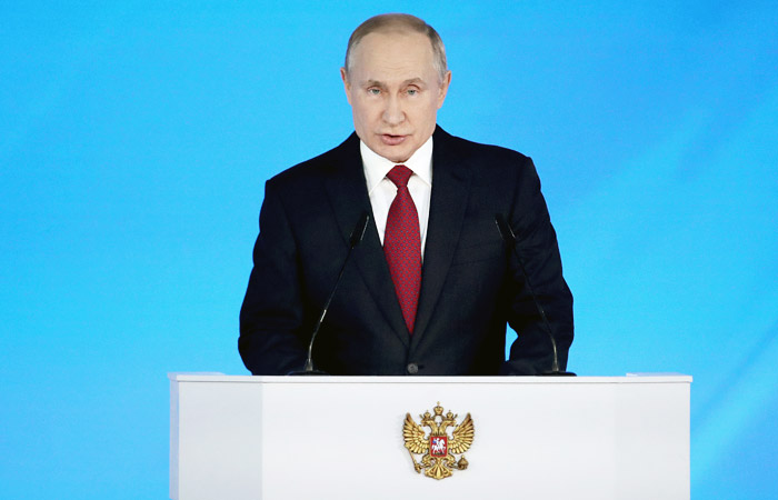 Путин предложил ввести ежемесячные выплаты бедным на детей от трех до семи лет Путин предложил ввести ежемесячные выплаты бедным на детей от трех до семи лет