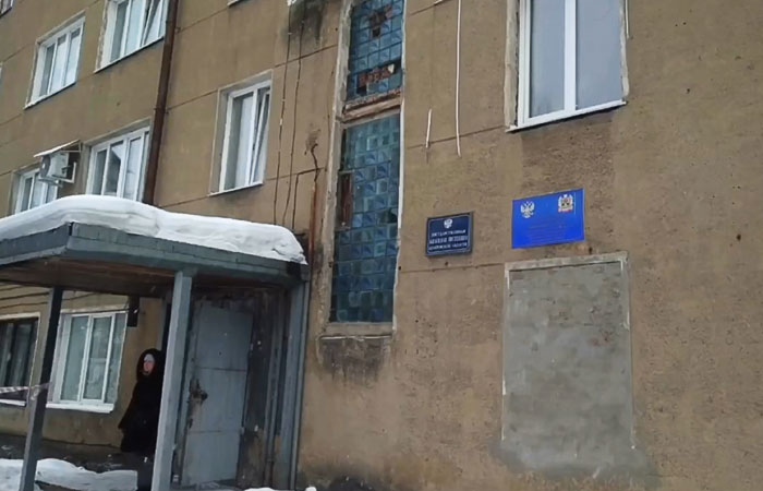 Муж женщины, раненной в Новокузнецке, хотел задавить стрелка трактором Муж женщины, раненной в Новокузнецке, хотел задавить стрелка трактором