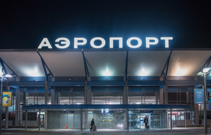 У самолета Bombardier при посадке в Томске частично разрушилось шасси У самолета Bombardier при посадке в Томске частично разрушилось шасси
