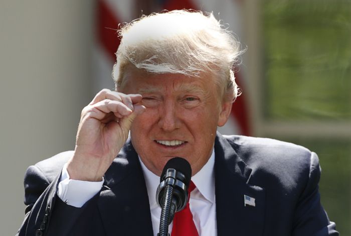 Американский сенат проголосовал против импичмента Трампа Американский сенат проголосовал против импичмента Трампа