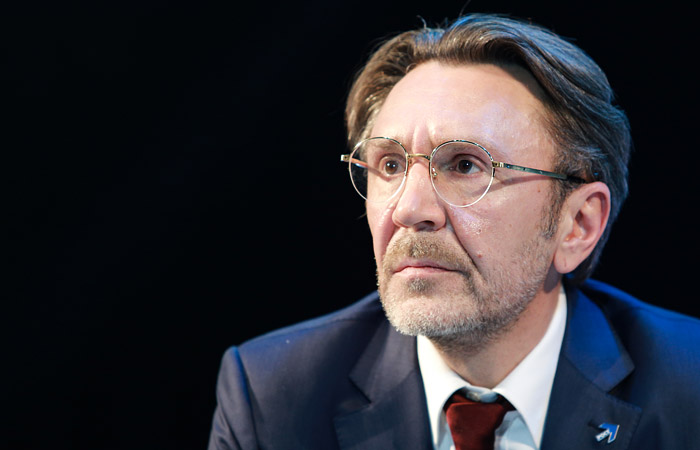 Шнуров сравнил нынешнюю Россию с потемкинскими деревнями Шнуров сравнил нынешнюю Россию с потемкинскими деревнями