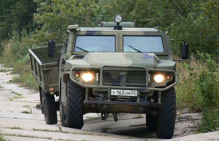 В РФ создали броневик "Тигр" для безопасного передвижения во время пандемии В РФ создали броневик "Тигр" для безопасного передвижения во время пандемии