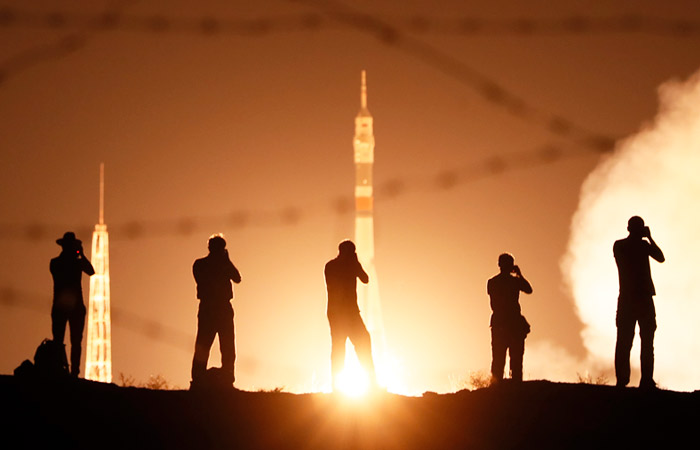 Ракета-носитель "Союз-2.1а" с новым экипажем МКС стартовала с Байконура Ракета-носитель "Союз-2.1а" с новым экипажем МКС стартовала с Байконура