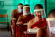 16 апреля. Все школы в Таиланде были закрыты из-за вспышки COVID-19, но около 200 юных монахов остаются в монастырской школе из-за введенных в стране ограничений. Общее количество заболевших с начала эпидемии составляет 2 672 человека.