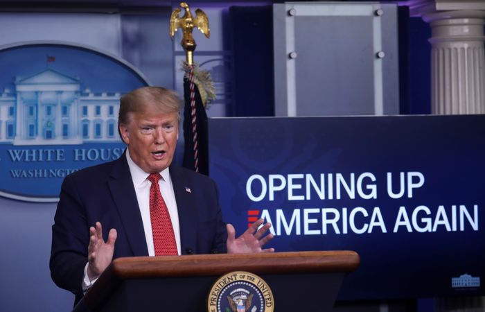 Трамп представил трехэтапный план отмены антивирусных ограничений Трамп представил трехэтапный план отмены антивирусных ограничений