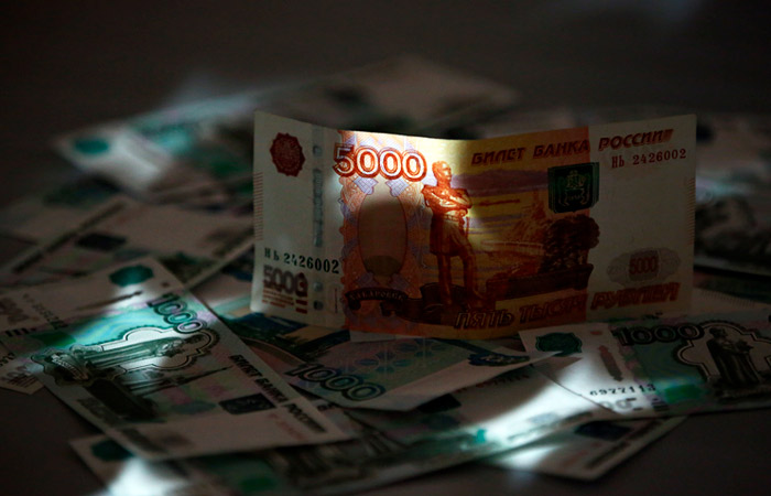 Депутаты Москвы и Петербурга попросили власти выплатить всему населению по 25 тыс. руб. Депутаты Москвы и Петербурга попросили власти выплатить всему населению по 25 тыс. руб.