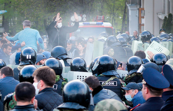 Во Владикавказе возбудили дело о насилии против полицейских во время акции протеста Во Владикавказе возбудили дело о насилии против полицейских во время акции протеста