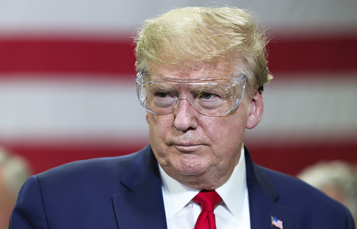 Трамп обсудил с Путиным борьбу с COVID-19 и выразил готовность помочь России Трамп обсудил с Путиным борьбу с COVID-19 и выразил готовность помочь России