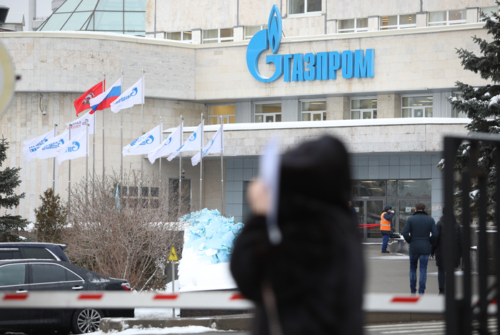 "Газпром" попробует возвращать персонал в офисы после тотальных тестов "Газпром" попробует возвращать персонал в офисы после тотальных тестов