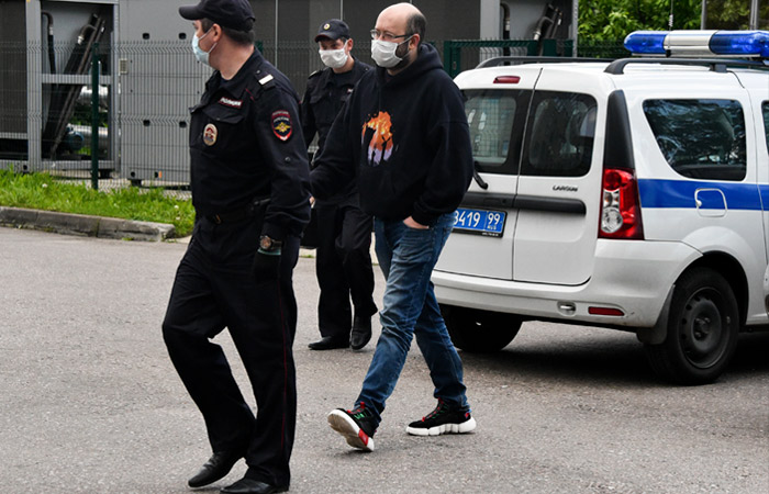 Мосгорсуд сократил арест Азару на пять суток Мосгорсуд сократил арест Азару на пять суток