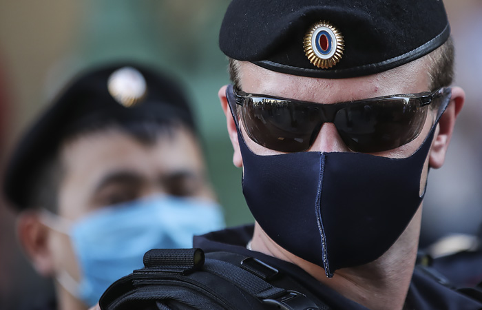 В Москве задержали более 130 участников пикета в поддержку фигурантов дела "Сети" В Москве задержали более 130 участников пикета в поддержку фигурантов дела "Сети"