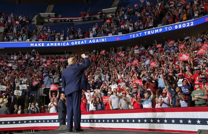 Десятки агентов Секретной службы США ушли на карантин после митинга Трампа Десятки агентов Секретной службы США ушли на карантин после митинга Трампа