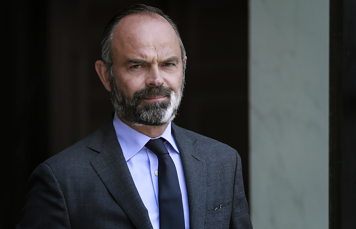 Премьер-министр Франции подал в отставку Премьер-министр Франции подал в отставку