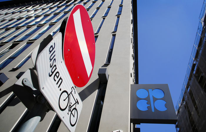 Нефть подешевела на ожиданиях заседания комитета ОПЕК+ Нефть подешевела на ожиданиях заседания комитета ОПЕК+