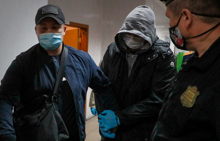 Суд отправил под домашний арест замдиректора "Почты России" Емельченкова Суд отправил под домашний арест замдиректора "Почты России" Емельченкова