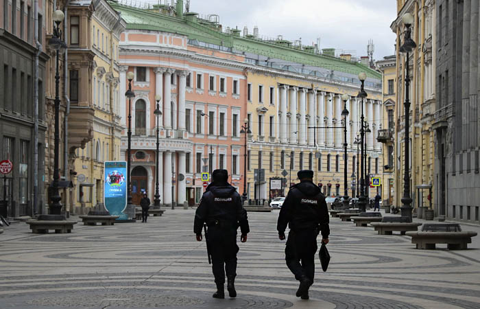 На журналиста, которому полицейский сломал руку, составили три протокола На журналиста, которому полицейский сломал руку, составили три протокола