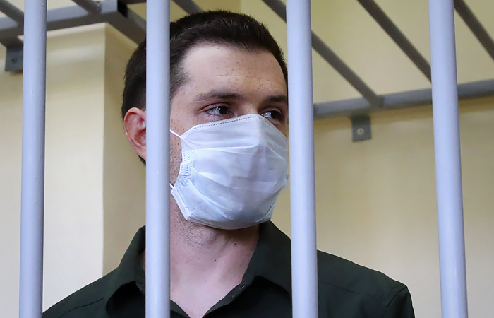 Студент из США получил в РФ 9 лет колонии за нападение на полицейских Студент из США получил в РФ 9 лет колонии за нападение на полицейских