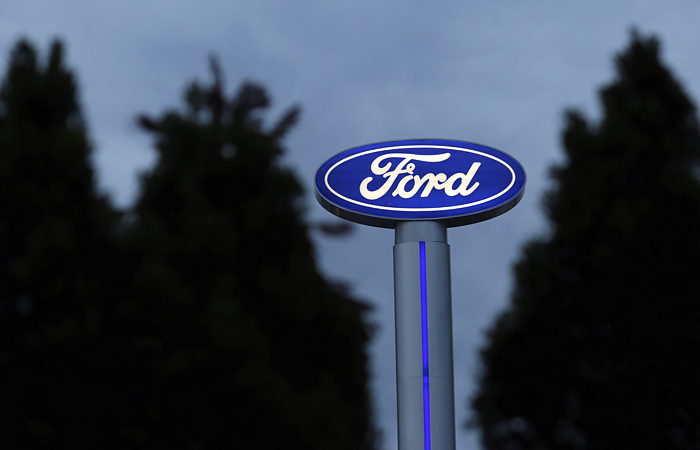 Квартальная выручка Ford упала вдвое Квартальная выручка Ford упала вдвое