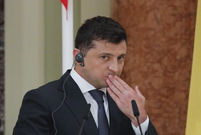 Зеленский заявил, что Лукашенко следует провести повторные выборы в Белоруссии Зеленский заявил, что Лукашенко следует провести повторные выборы в Белоруссии
