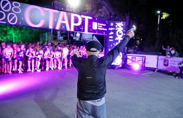 Свыше 6 тысяч человек приняли участие в Ночном забеге в Москве