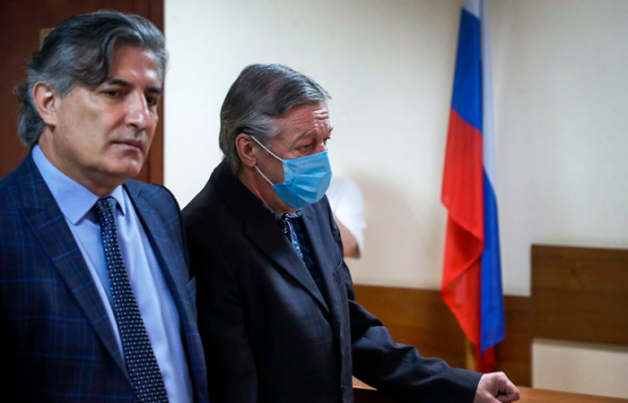 Суд признал Ефремова виновным в смертельном ДТП Суд признал Ефремова виновным в смертельном ДТП