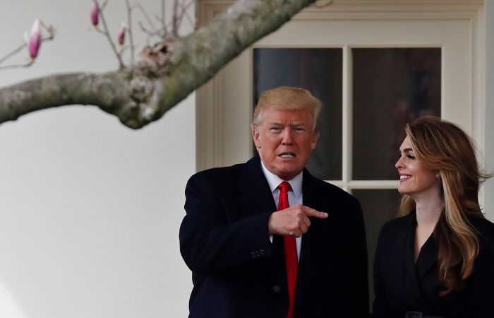 Bloomberg узнал о заражении коронавирусом советника Трампа Bloomberg узнал о заражении коронавирусом советника Трампа