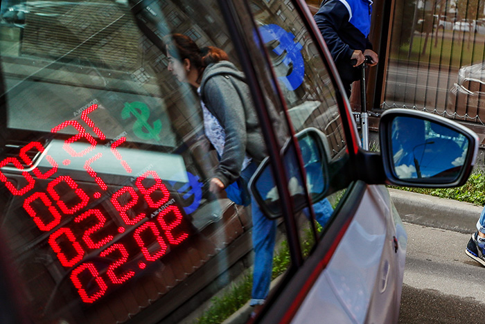 Евро опустился ниже 90 руб. впервые с 25 сентября Евро опустился ниже 90 руб. впервые с 25 сентября