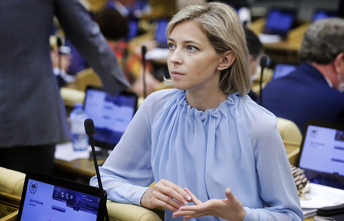 Поклонскую и Милонова не пустили на заседание Думы из-за отказа сдавать COVID-тест Поклонскую и Милонова не пустили на заседание Думы из-за отказа сдавать COVID-тест