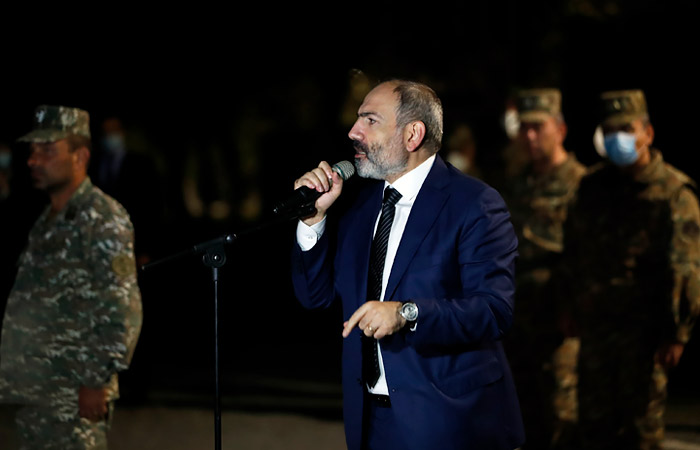 Пашинян подписал заявление о прекращении войны под давлением военных Пашинян подписал заявление о прекращении войны под давлением военных