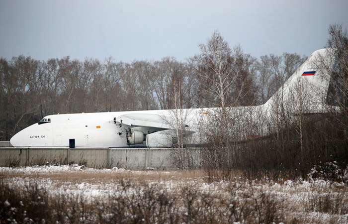 Фрагменты аварийно севшего Ан-124 начали отделяться еще в полете Фрагменты аварийно севшего Ан-124 начали отделяться еще в полете