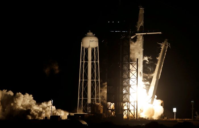 Корабль Crew Dragon с астронавтами стартовал к МКС Корабль Crew Dragon с астронавтами стартовал к МКС