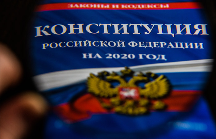 Сенаторы предложили увольнять педагогов за подстрекательства к нарушению Конституции Сенаторы предложили увольнять педагогов за подстрекательства к нарушению Конституции
