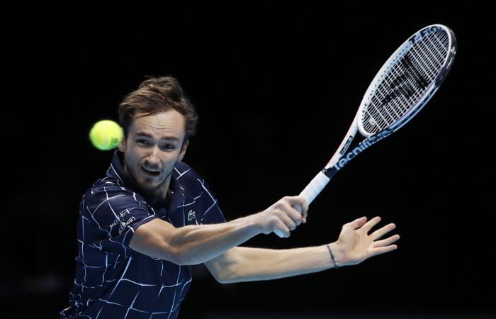 Медведев впервые победил Надаля и вышел в финал Итогового турнира ATP