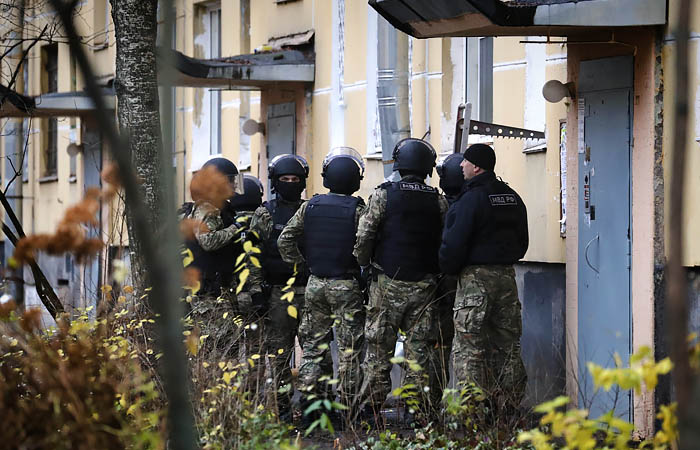 Суд арестовал жителя Колпино, удерживавшего шестерых детей в квартире Суд арестовал жителя Колпино, удерживавшего шестерых детей в квартире