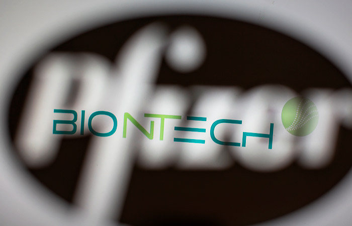 Pfizer и BioNTech подали заявку на использование в Европе их COVID-вакцины Pfizer и BioNTech подали заявку на использование в Европе их COVID-вакцины