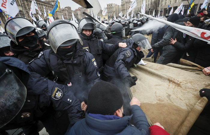 Полиция не позволила противникам локдауна установить палатки в Киеве Полиция не позволила противникам локдауна установить палатки в Киеве