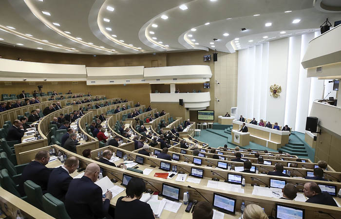 Совфед одобрил закон о гарантиях неприкосновенности экс-президенту РФ Совфед одобрил закон о гарантиях неприкосновенности экс-президенту РФ