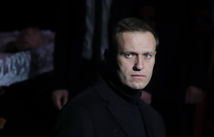 Песков заявил, что Навальный страдает манией величия и преследования Песков заявил, что Навальный страдает манией величия и преследования