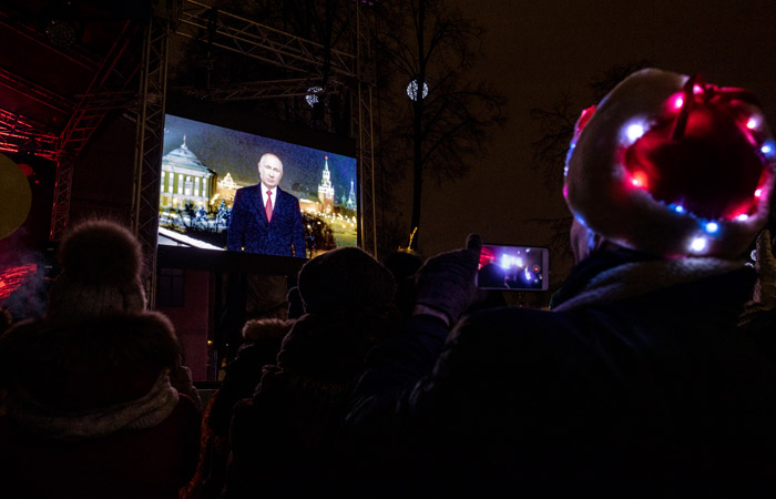 Путин в новогоднем обращении оценил сплоченность россиян Путин в новогоднем обращении оценил сплоченность россиян
