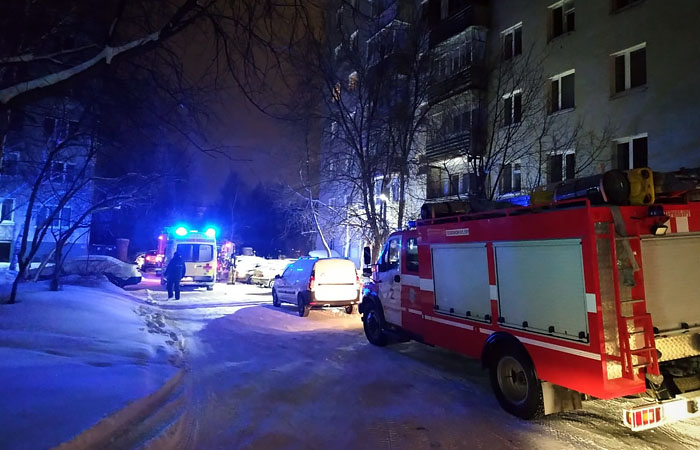 В квартире, ставшей очагом пожара в доме в Екатеринбурге, жила неблагополучная семья В квартире, ставшей очагом пожара в доме в Екатеринбурге, жила неблагополучная семья