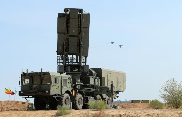 Индийские военные прилетят в Россию осваивать С-400 Индийские военные прилетят в Россию осваивать С-400